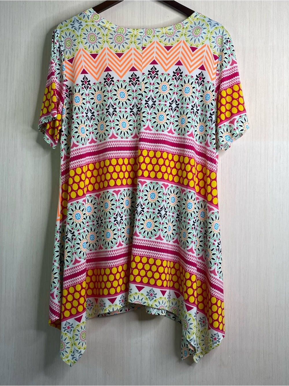 Christian Caliendo V-Neck Short Sleeve Floral Geo Print Tunic Shark Bite Hem 3X - Picture 3 of 7